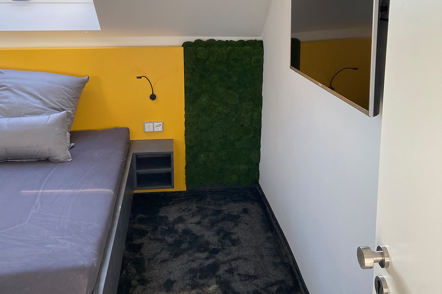 Bunte Malerarbeit für ein Hotel in Solingen.